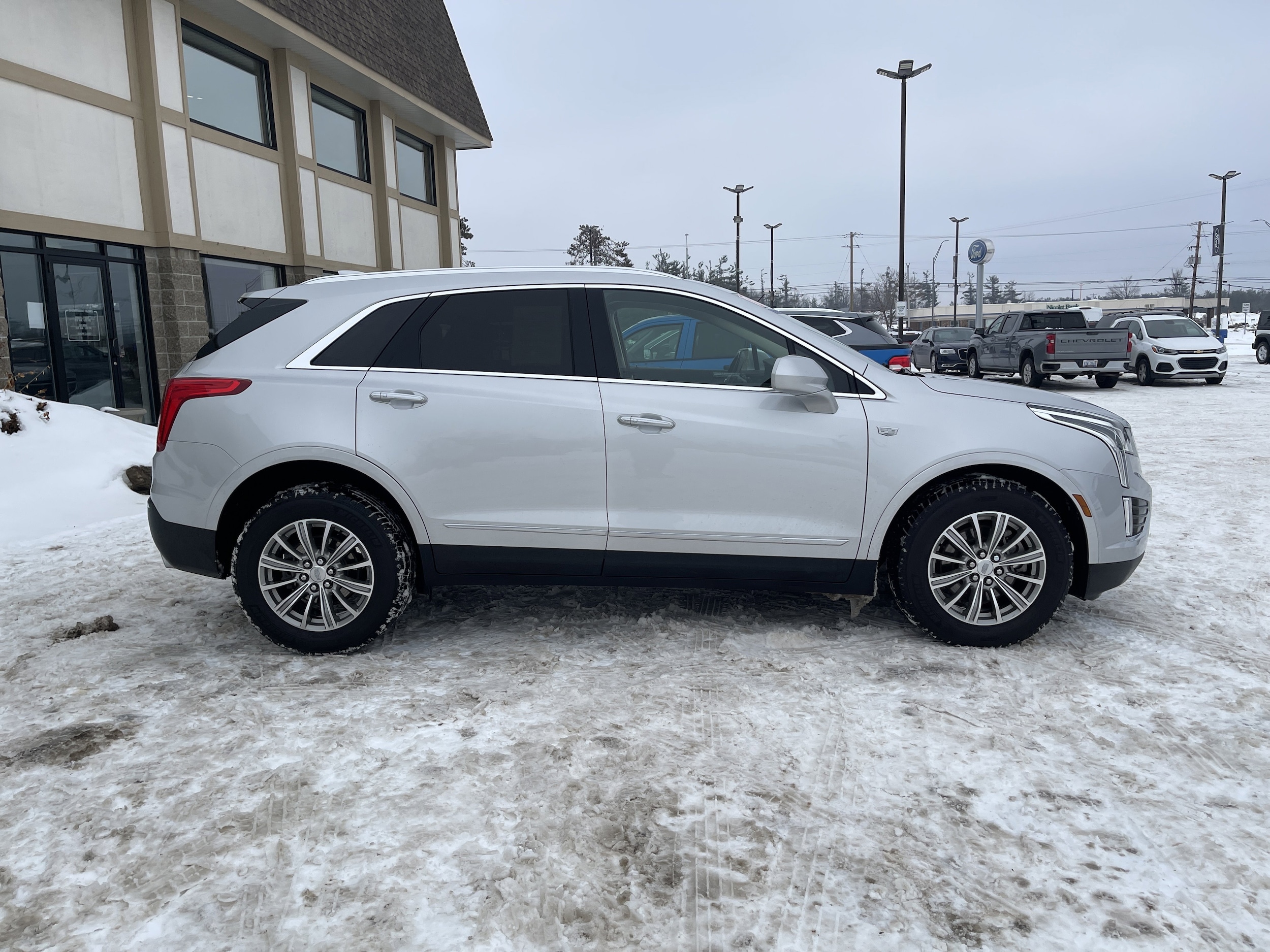 Used 2019 Cadillac XT5 Luxury with VIN 1GYKNDRS0KZ189585 for sale in Gaylord, MI