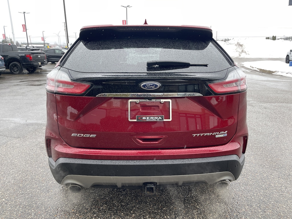 2019 Ford Edge Titanium photo 2
