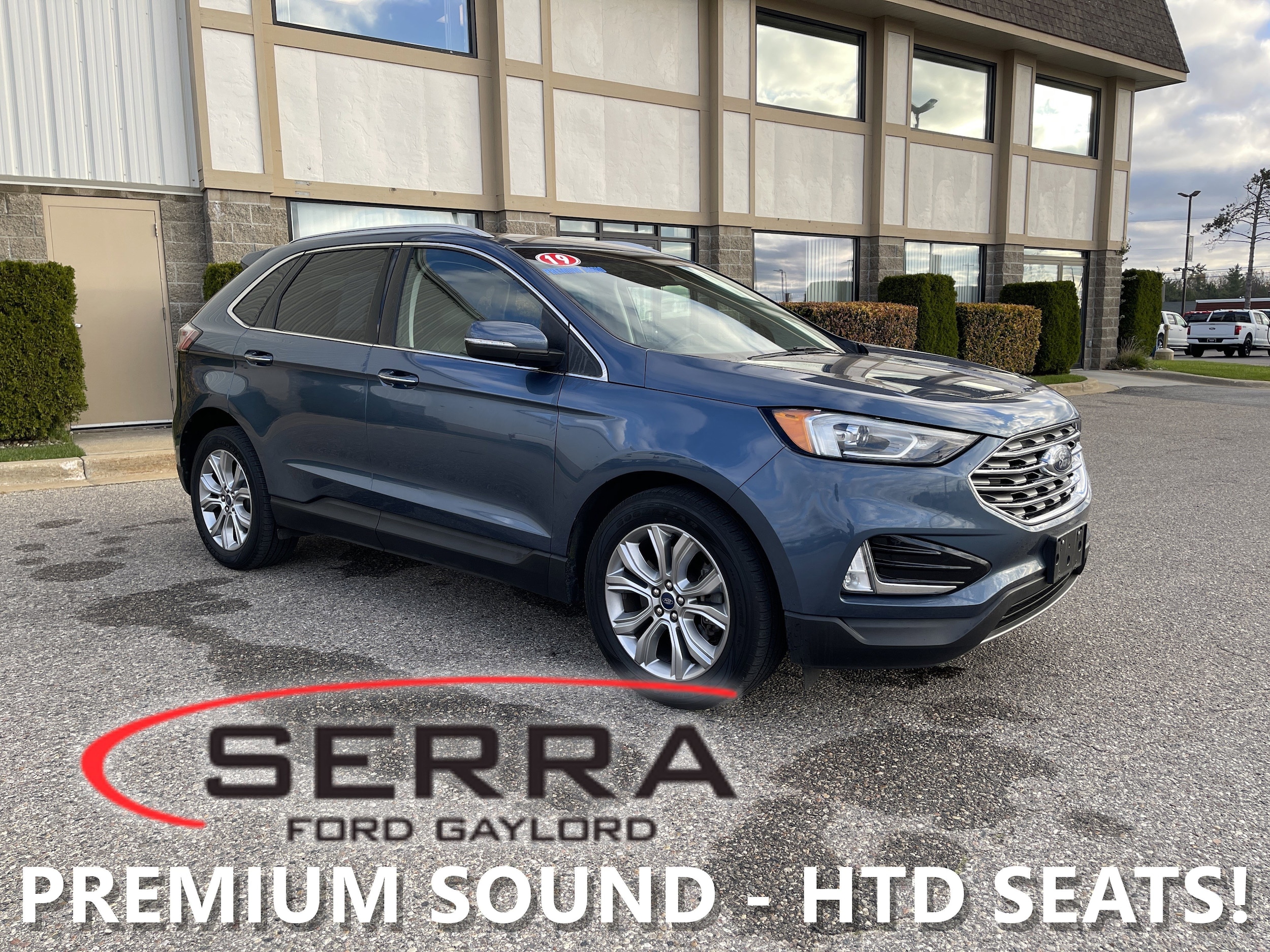 2019 Ford Edge Titanium's photo