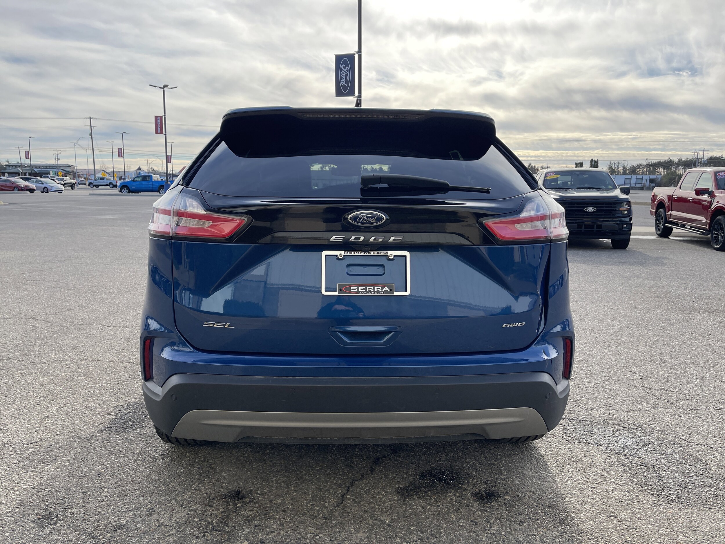 2021 Ford Edge SEL photo 2