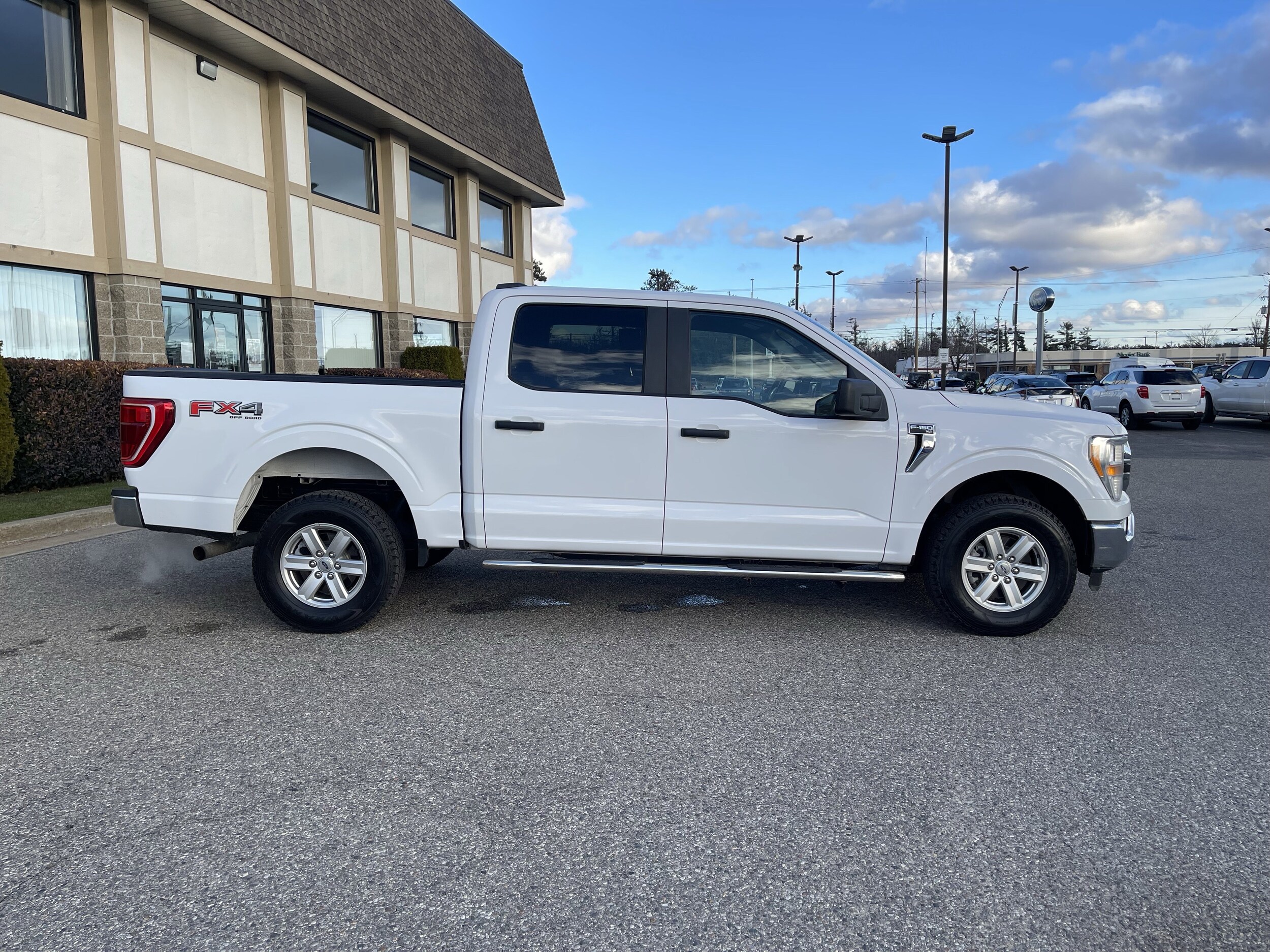 2021 Ford F-150 XLT photo 2