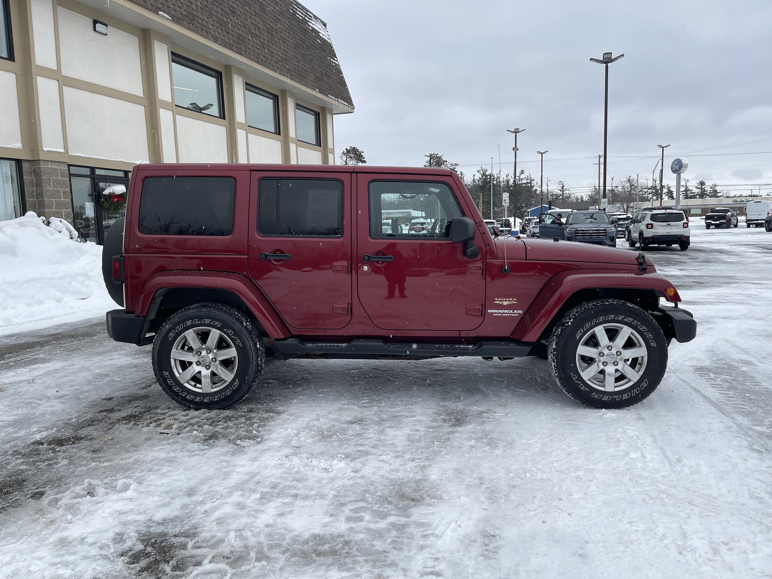 2012 Jeep Wrangler Unlimited Sahara photo 2