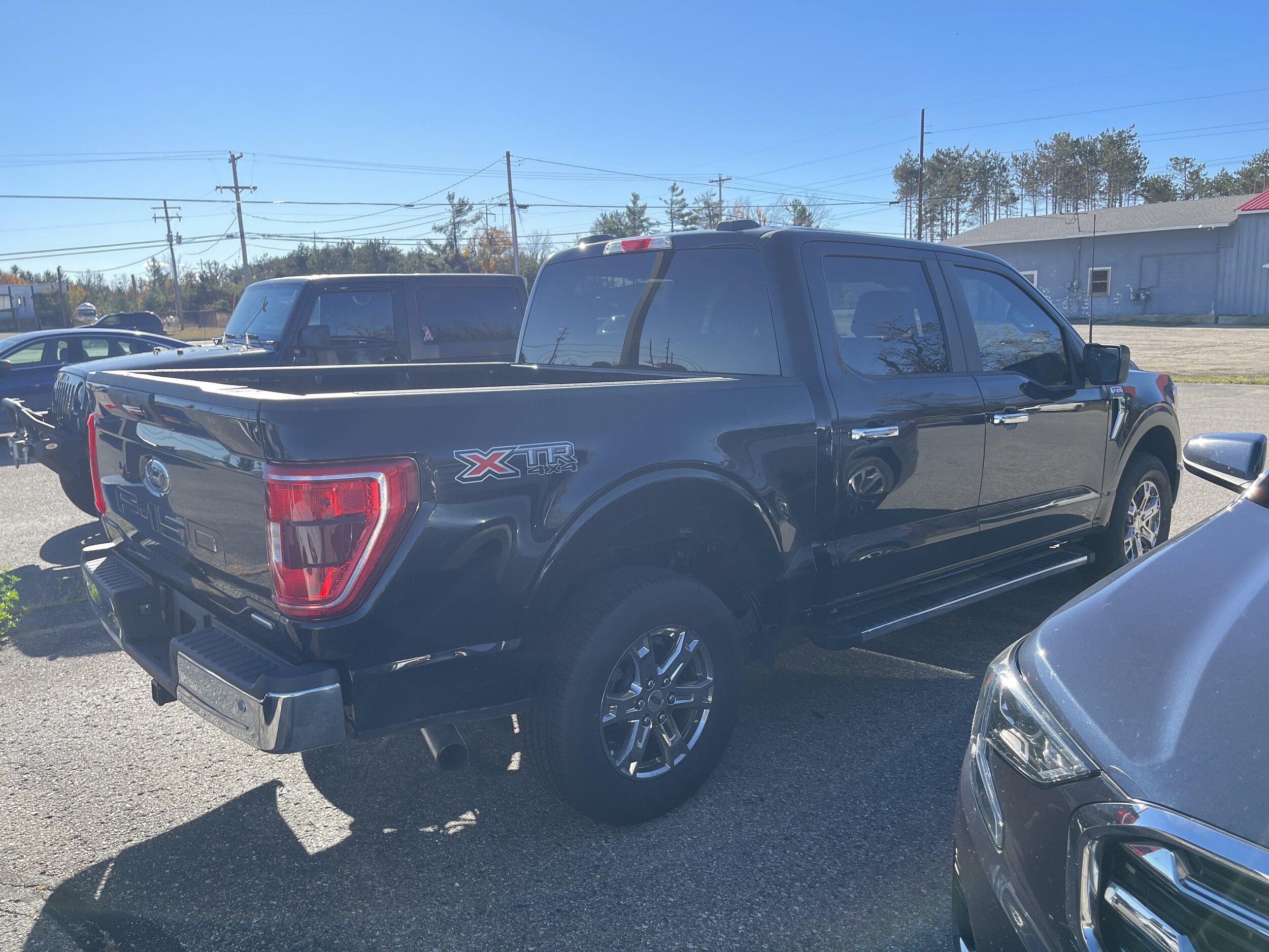 2021 Ford F-150 XLT photo 2