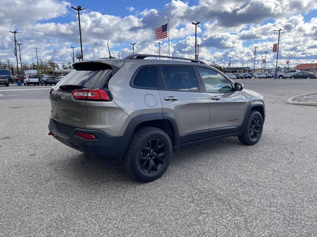Used 2016 Jeep Cherokee Trailhawk 4WD Trailhawk