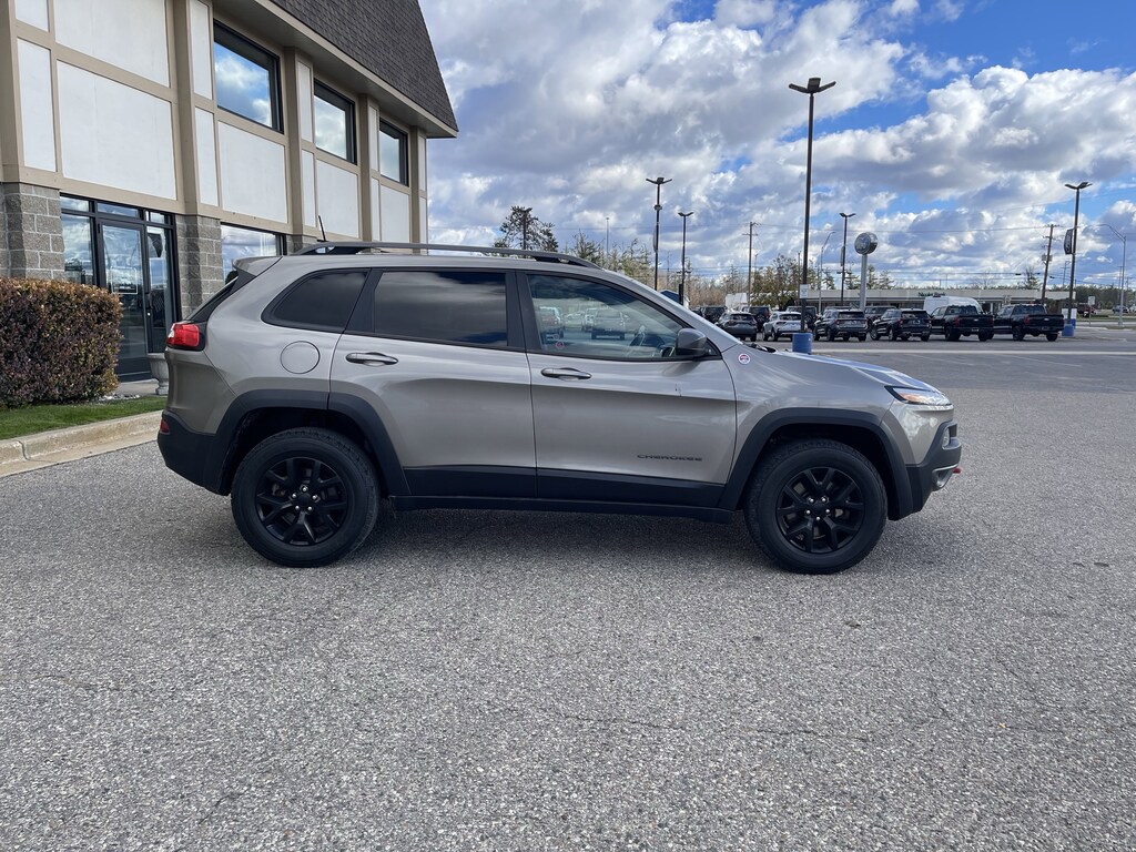 Used 2016 Jeep Cherokee Trailhawk 4WD Trailhawk