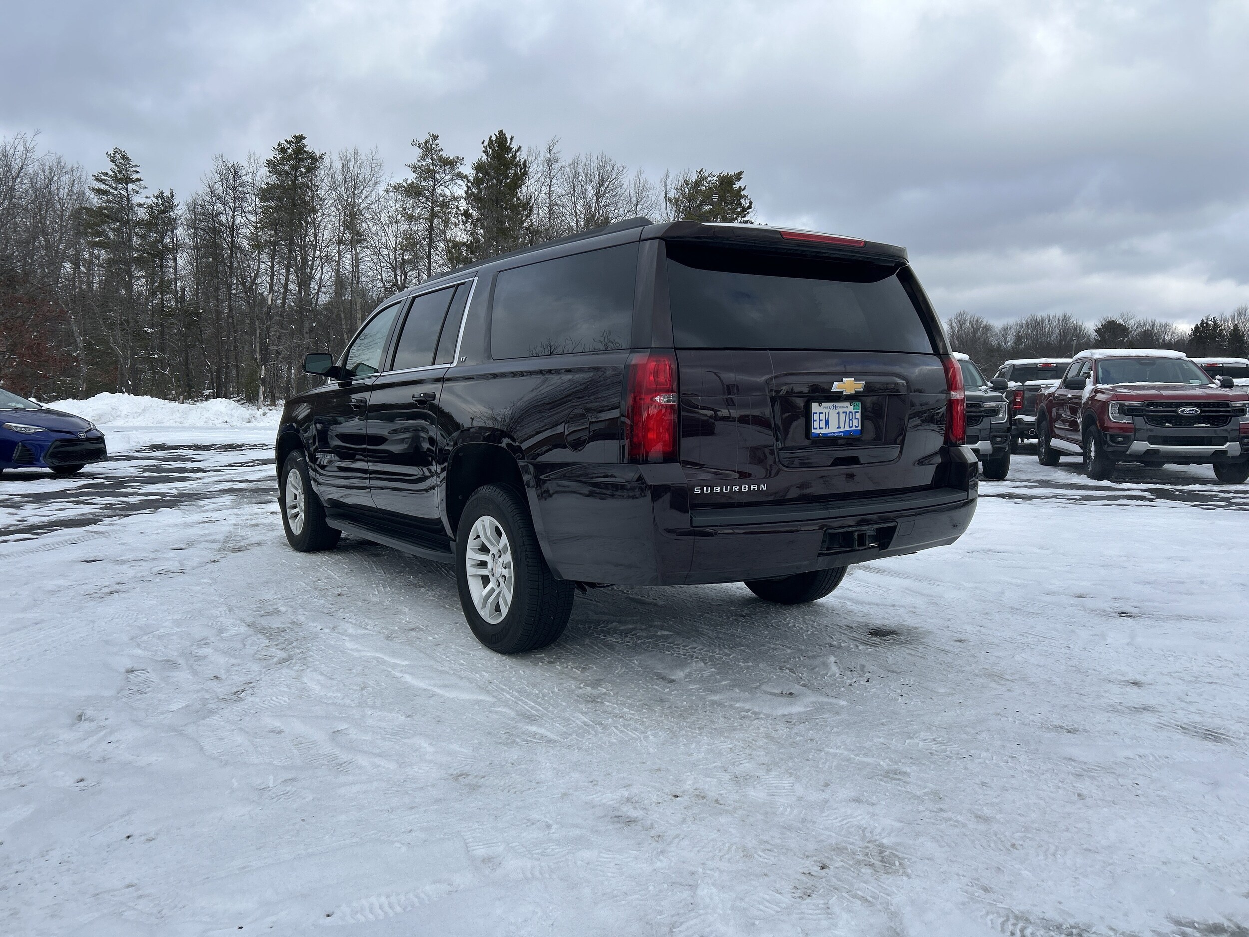 2020 Chevrolet Suburban LT photo 3