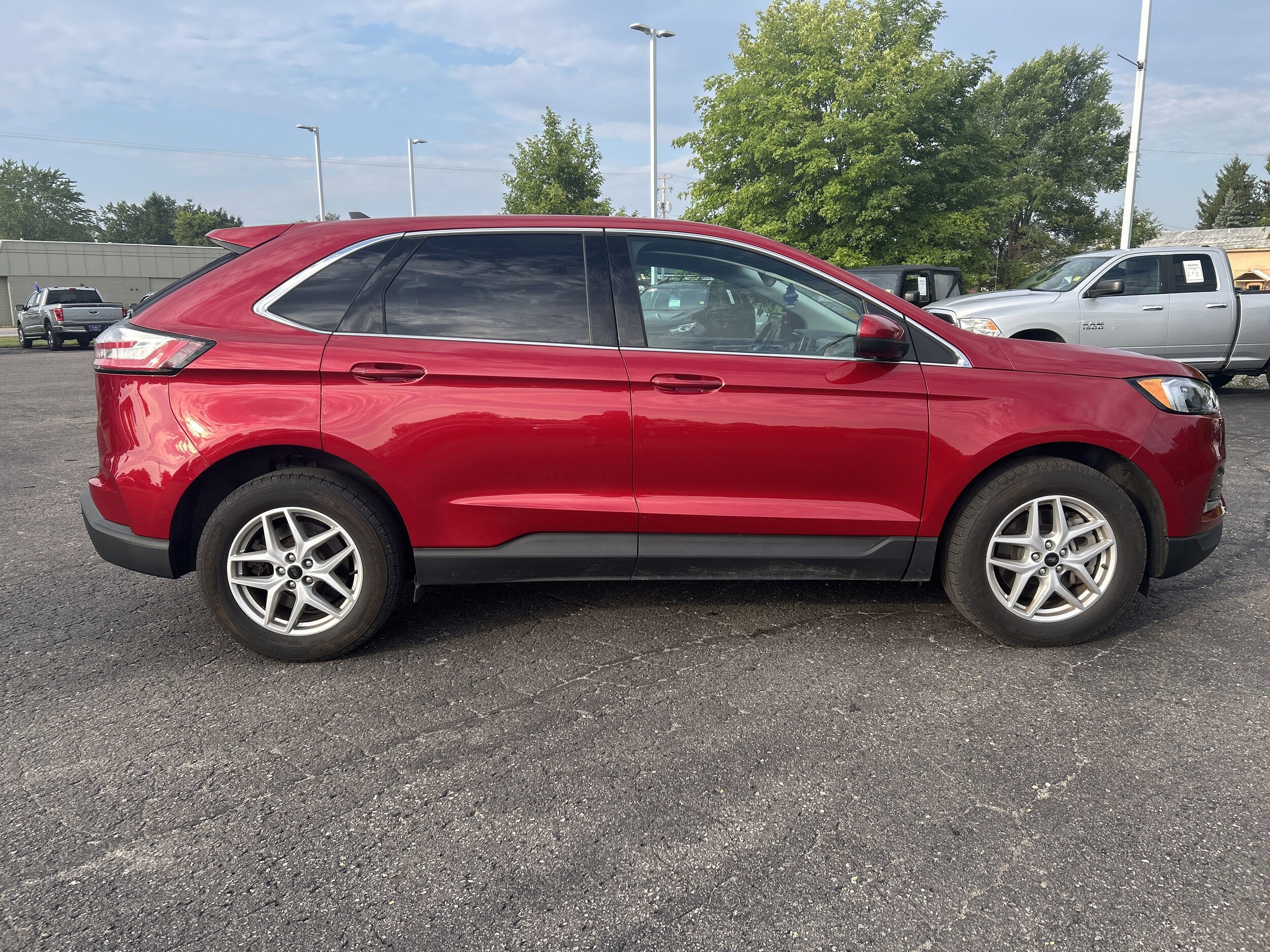 2023 Ford Edge SEL photo 2
