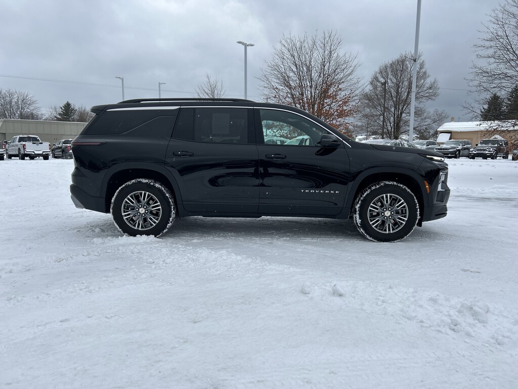 Used 2024 Chevrolet Traverse AWD LT LT w/2LT