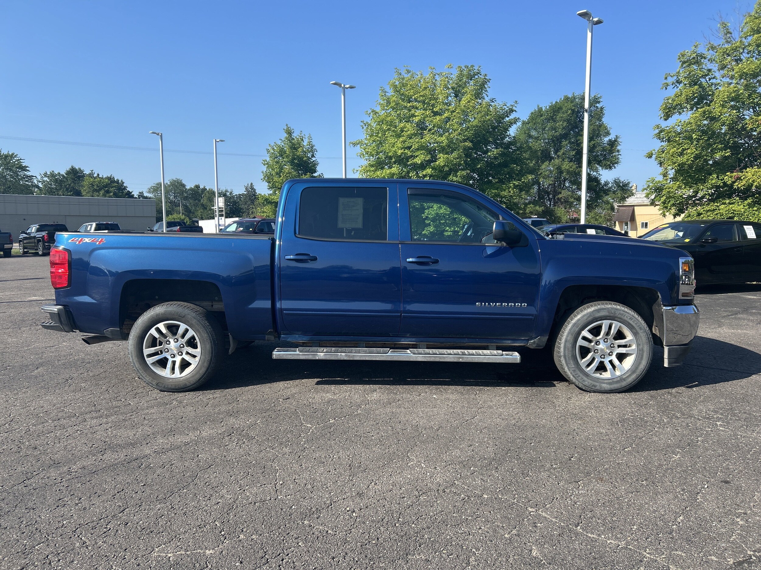 2018 Chevrolet Silverado 1500 LT photo 2