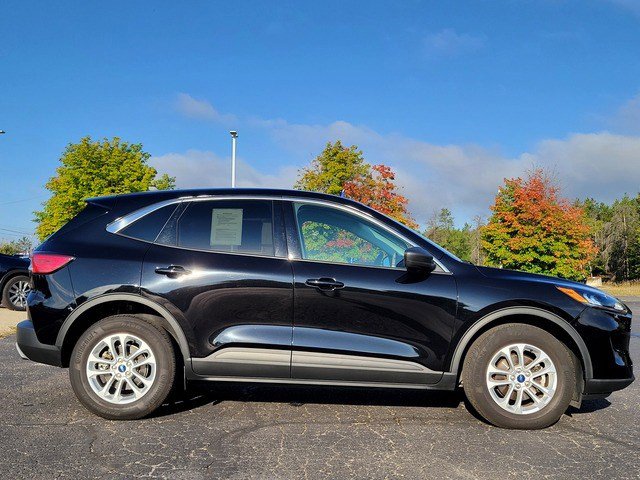 Certified 2022 Ford Escape SE with VIN 1FMCU9G69NUB22870 for sale in Kalkaska, MI