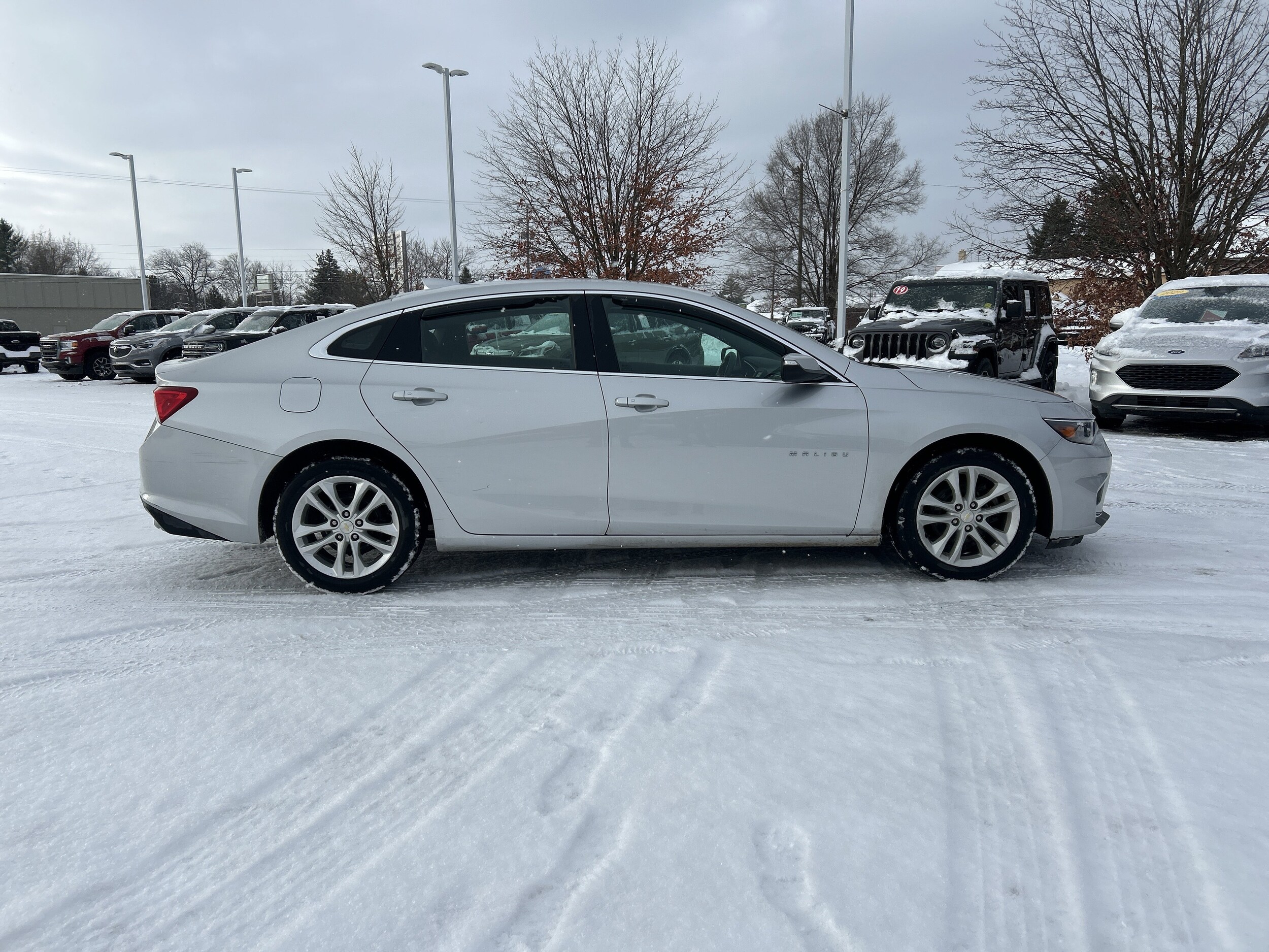 2018 Chevrolet Malibu 1LT photo 2
