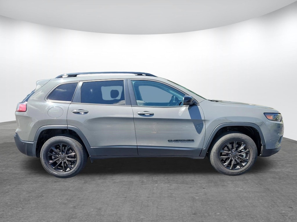 Used 2023 Jeep Cherokee Altitude Lux SUV