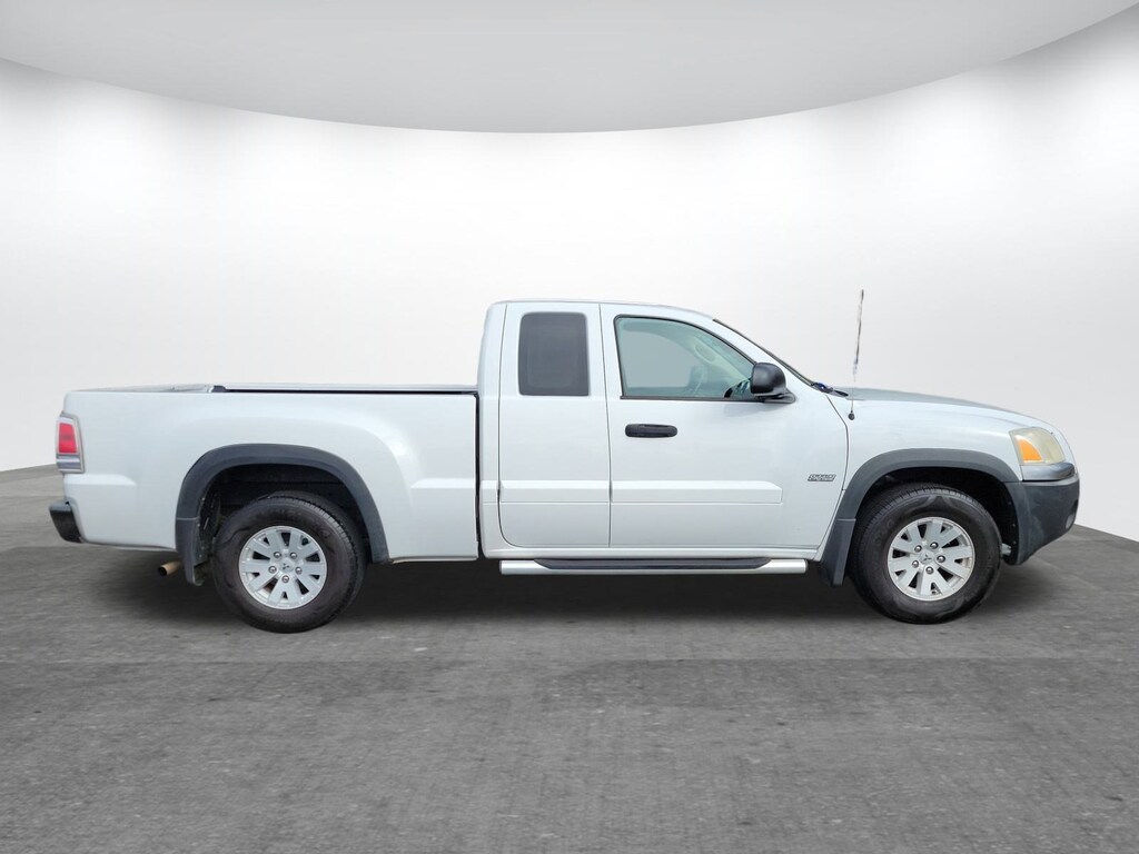 Used 2006 Mitsubishi Raider Duro Cross V6 Truck Extended Cab