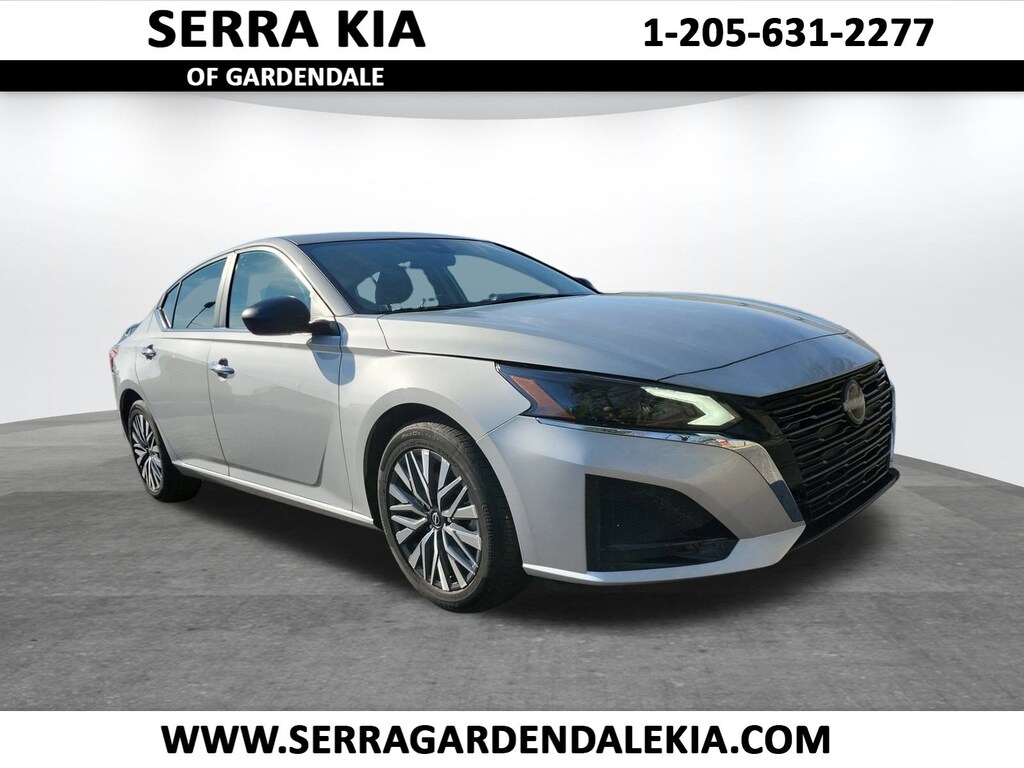 Used 2025 Nissan Altima SV Sedan