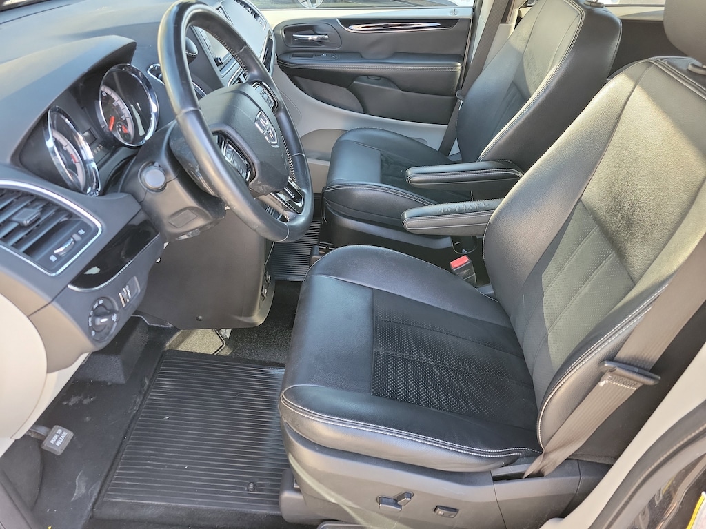 Used 2018 Dodge Grand Caravan SXT Van Passenger Van