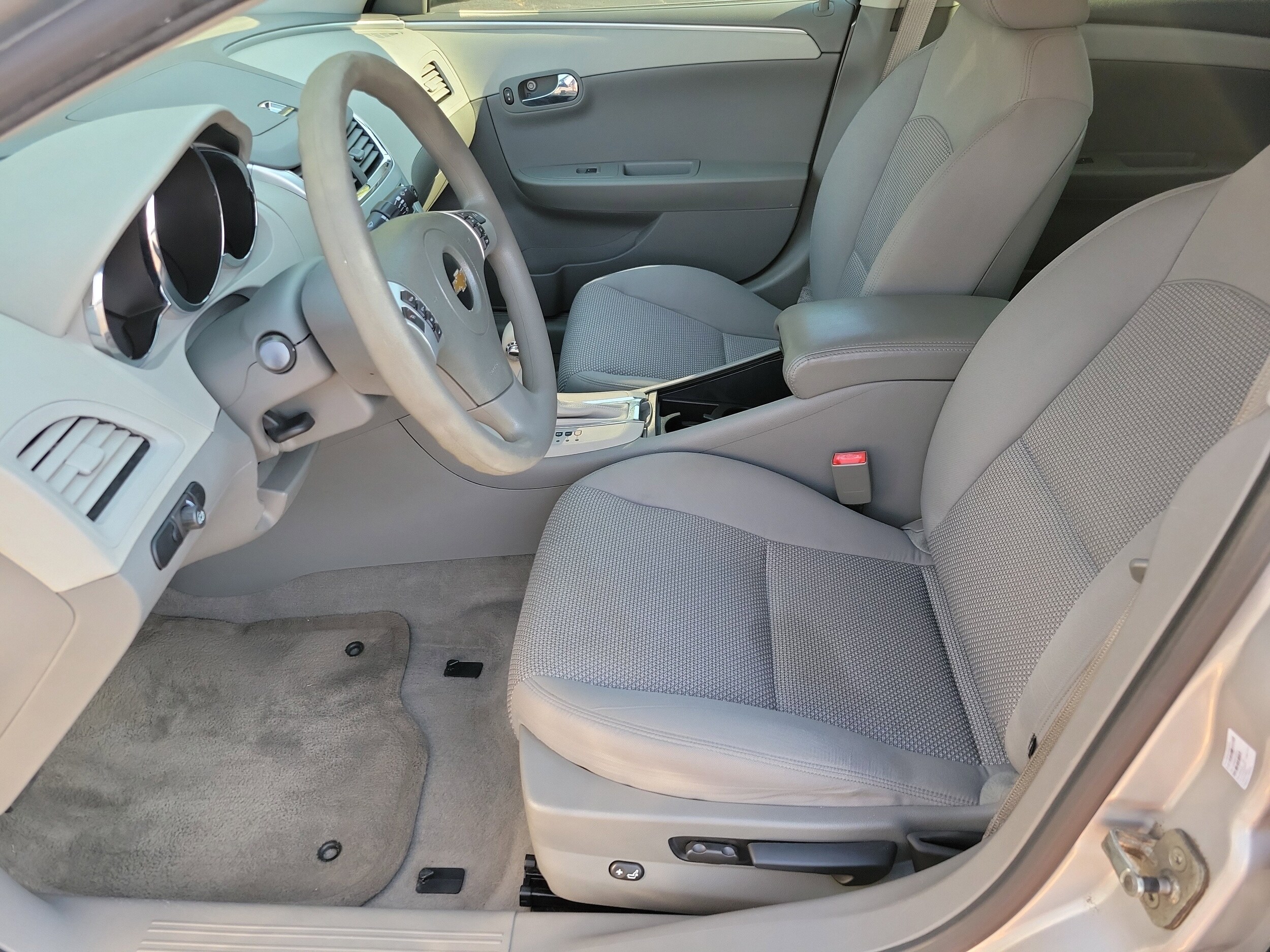 2010 Chevrolet Malibu Hybrid Base photo 3