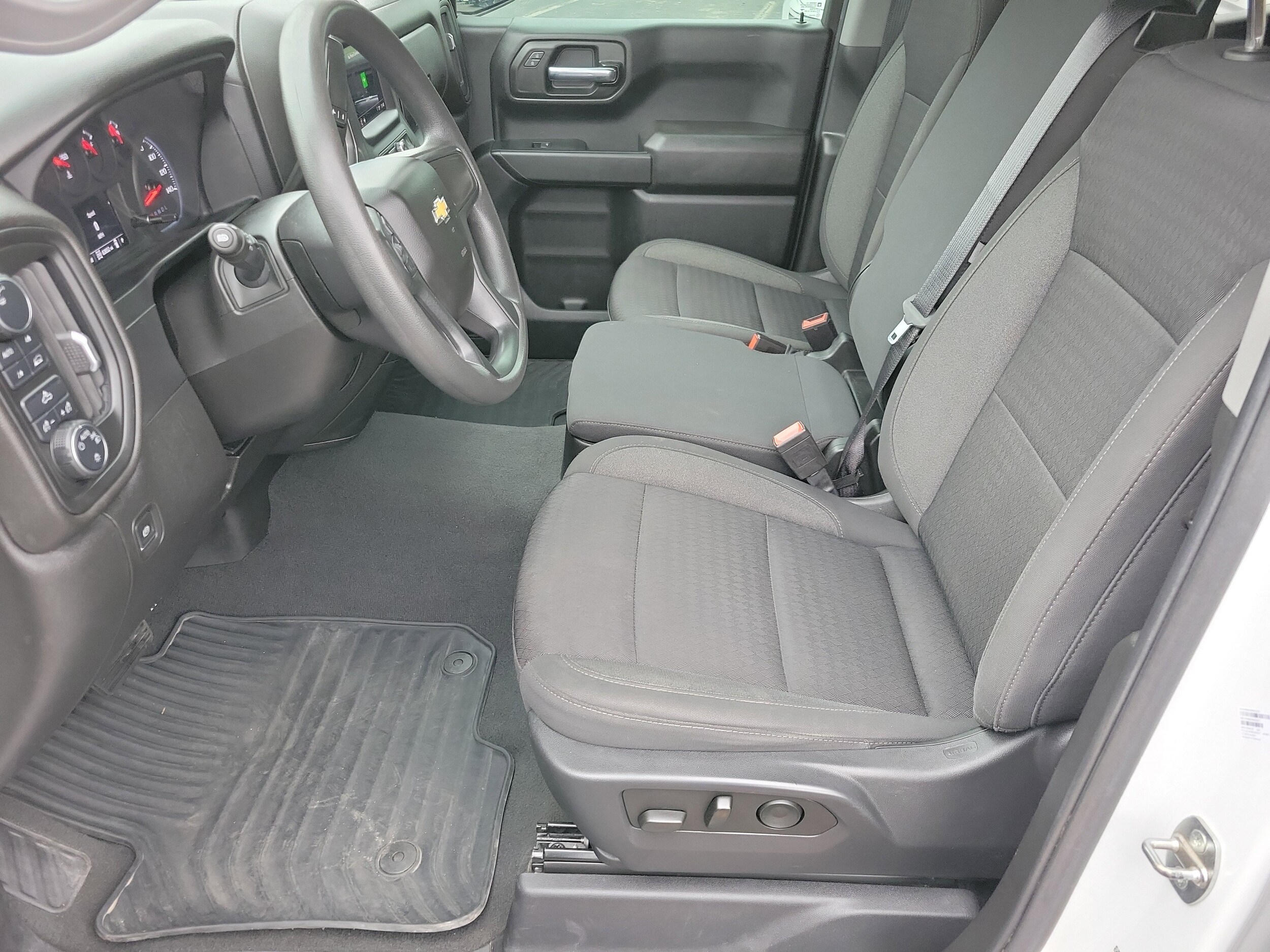 2023 Chevrolet Silverado 1500 Custom photo 3