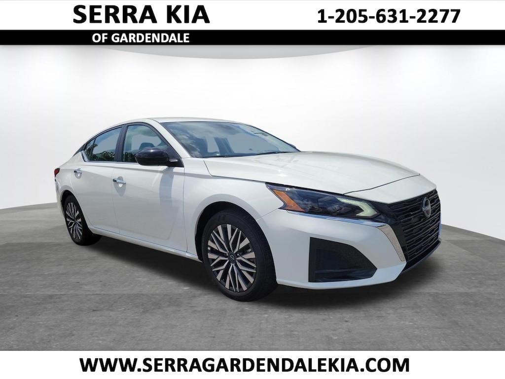 Used 2025 Nissan Altima SV Sedan