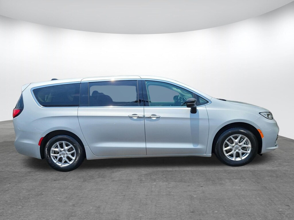 Used 2024 Chrysler Pacifica Touring L Van Passenger Van