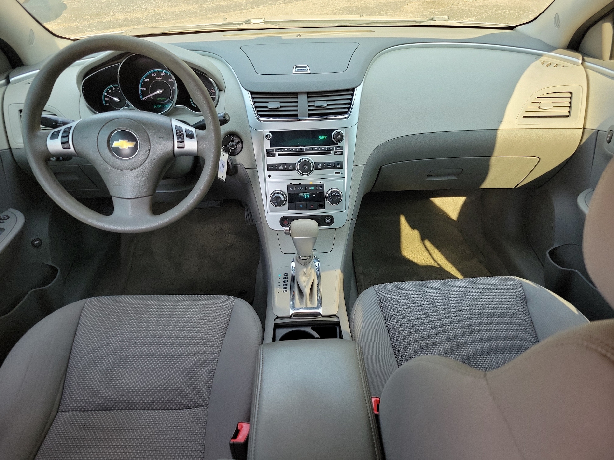 2010 Chevrolet Malibu Hybrid - Photo 10