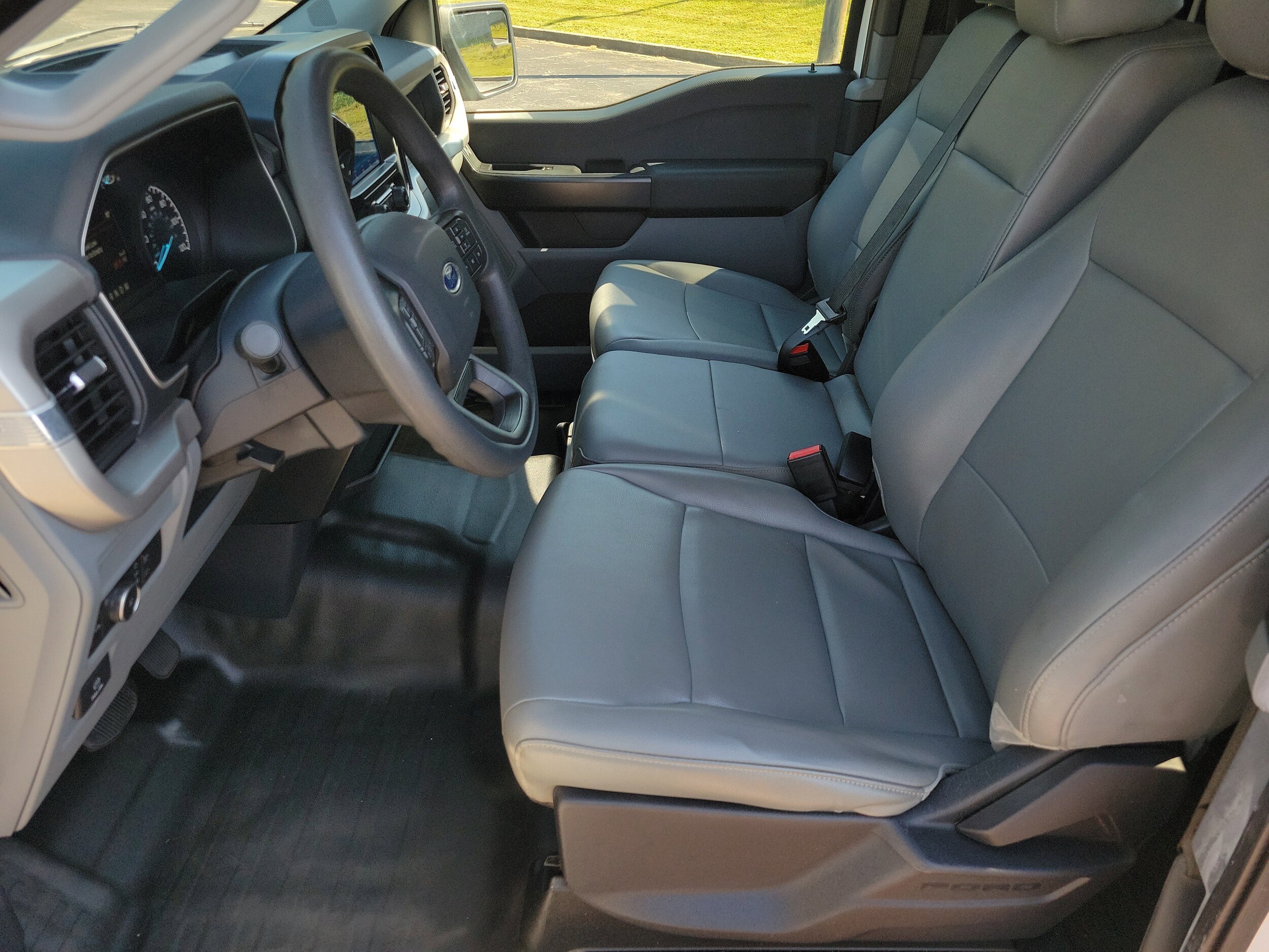 2022 Ford F-150 XL photo 2