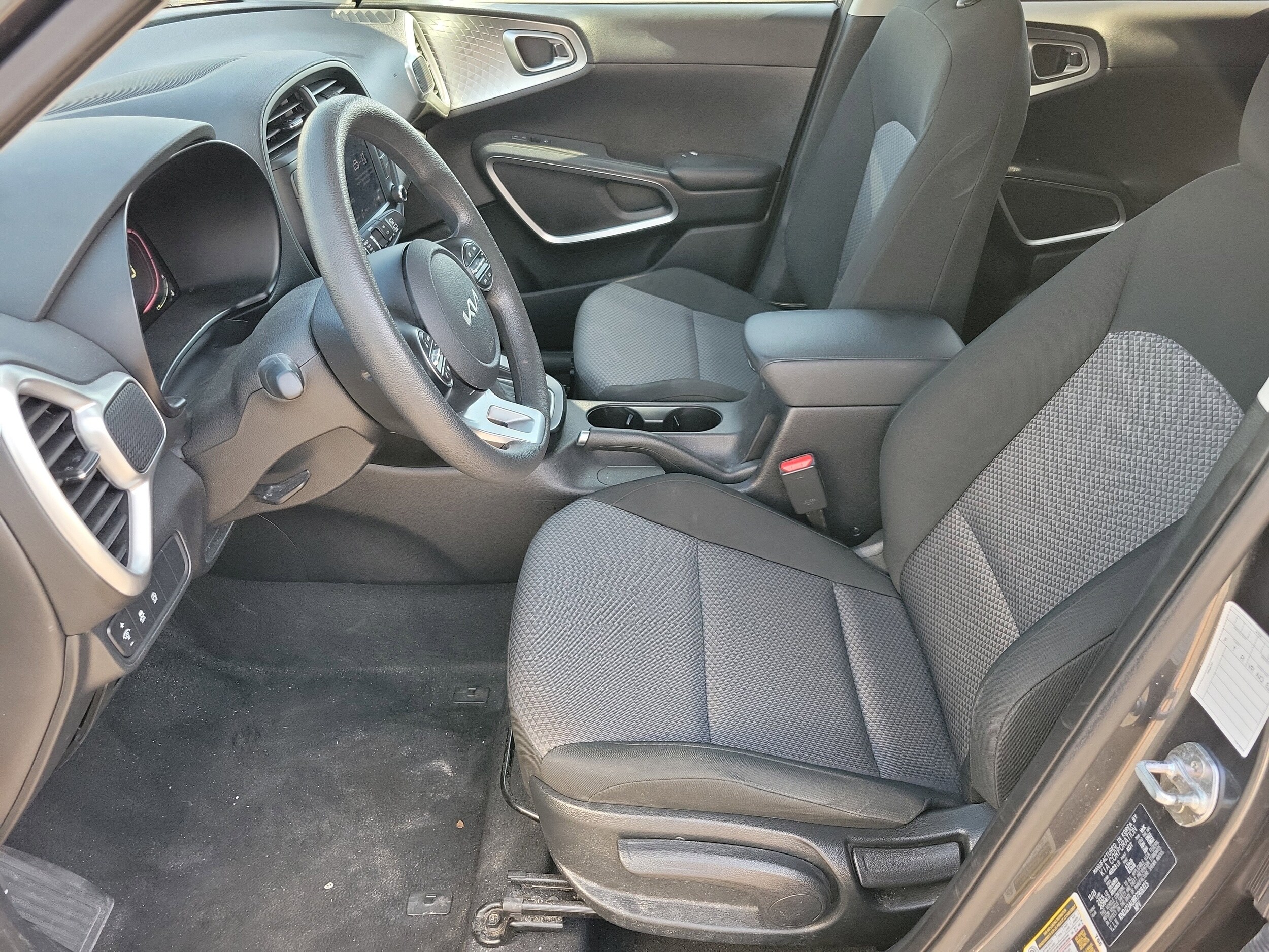 2024 Kia Soul LX photo 3