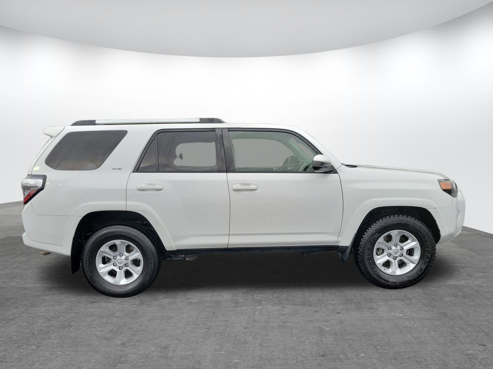 2021 Toyota 4Runner SR5 photo 2