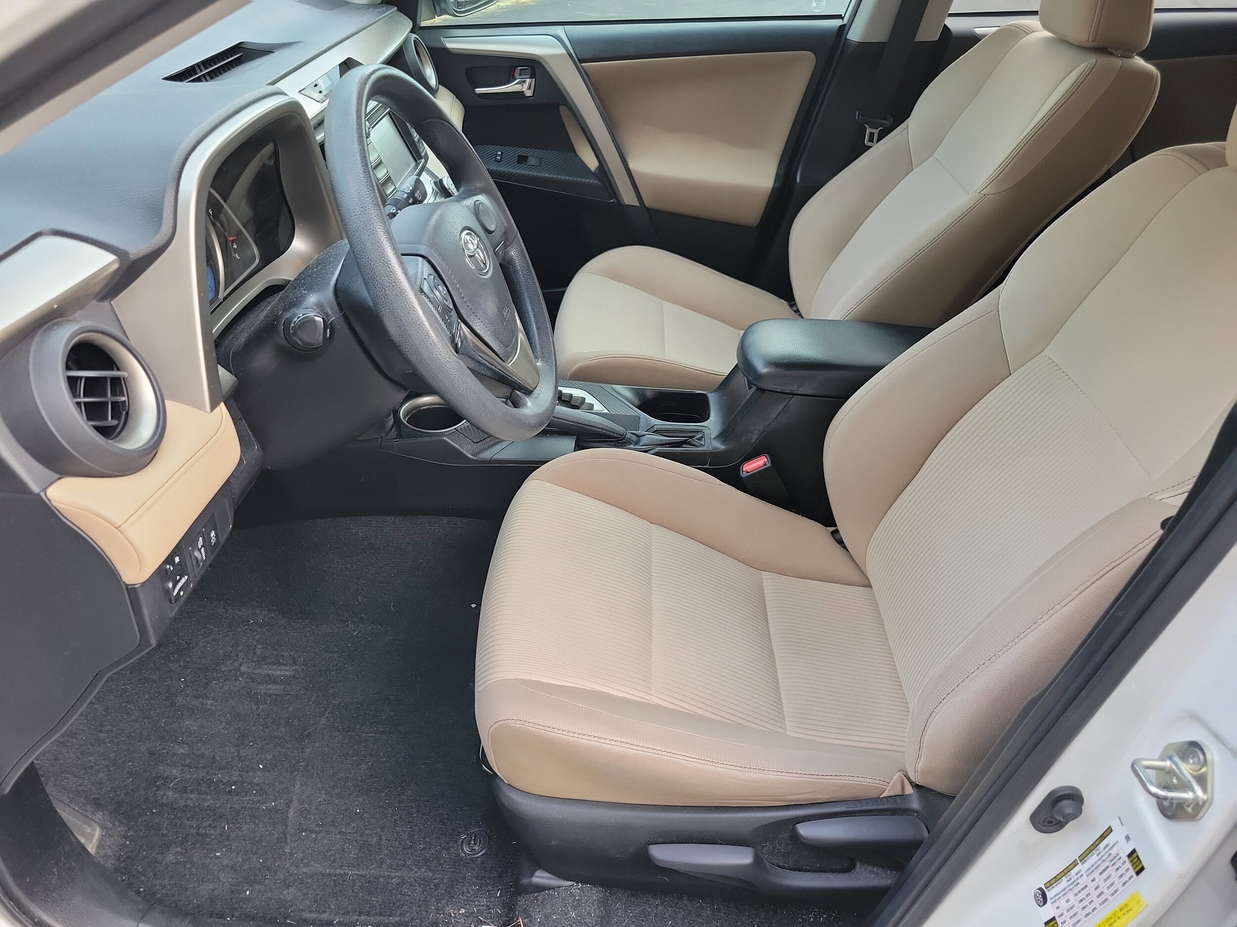 2015 Toyota RAV4 XLE photo 3