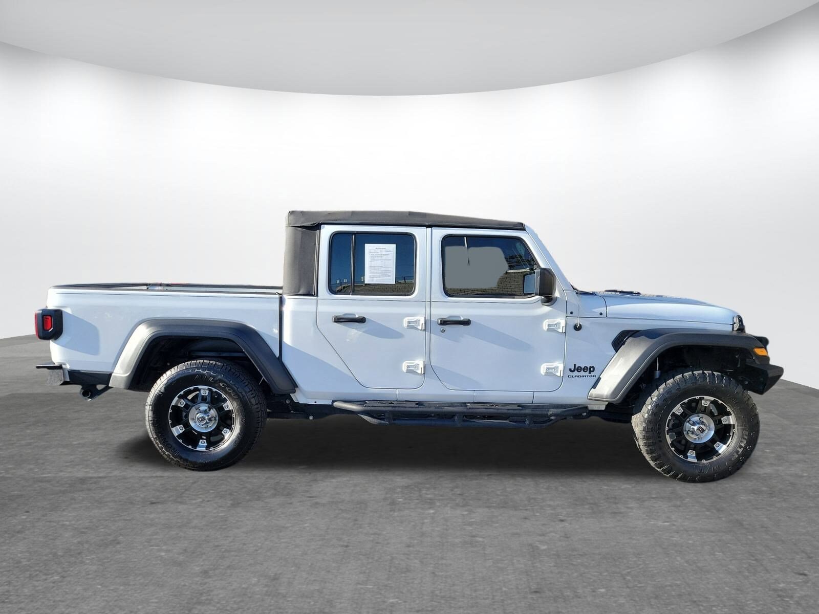 2021 Jeep Gladiator Sport photo 2