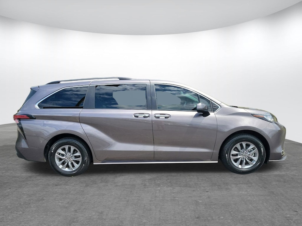 Used 2022 Toyota Sienna XLE 7 Passenger Van Passenger Van