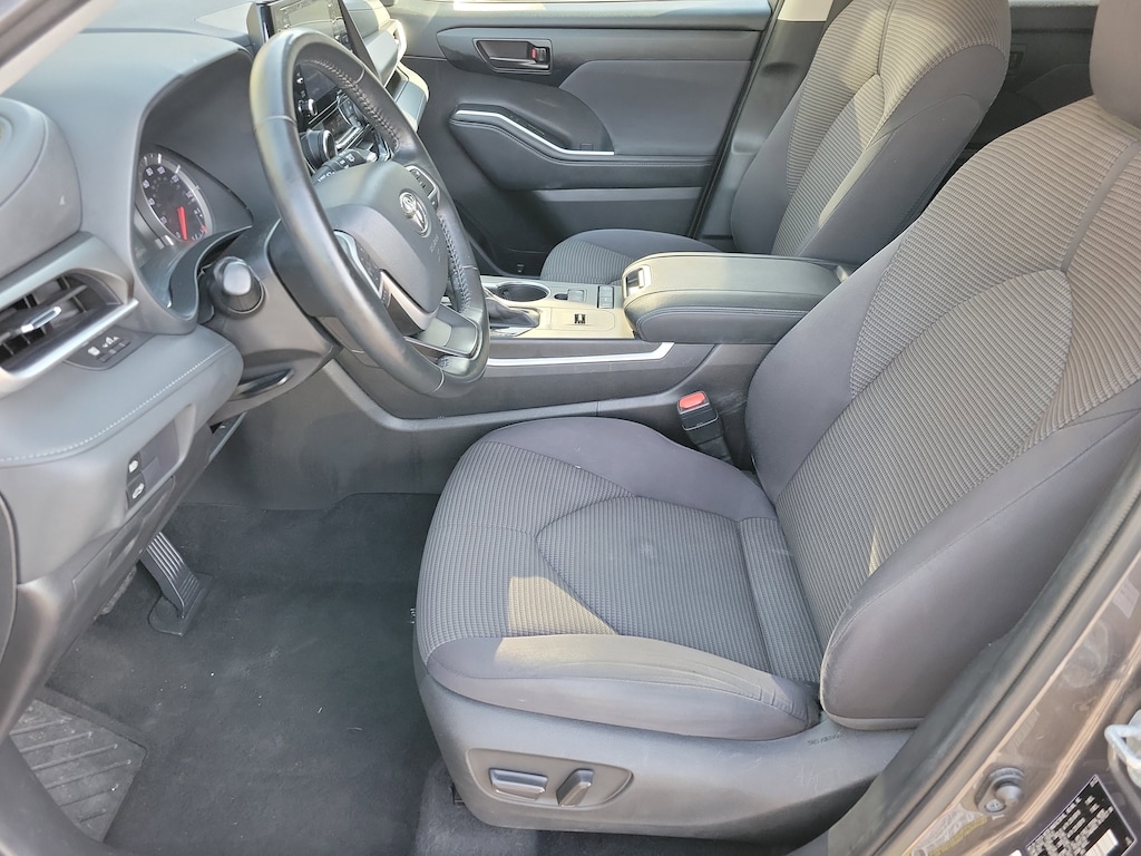 Used 2022 Toyota Highlander LE SUV