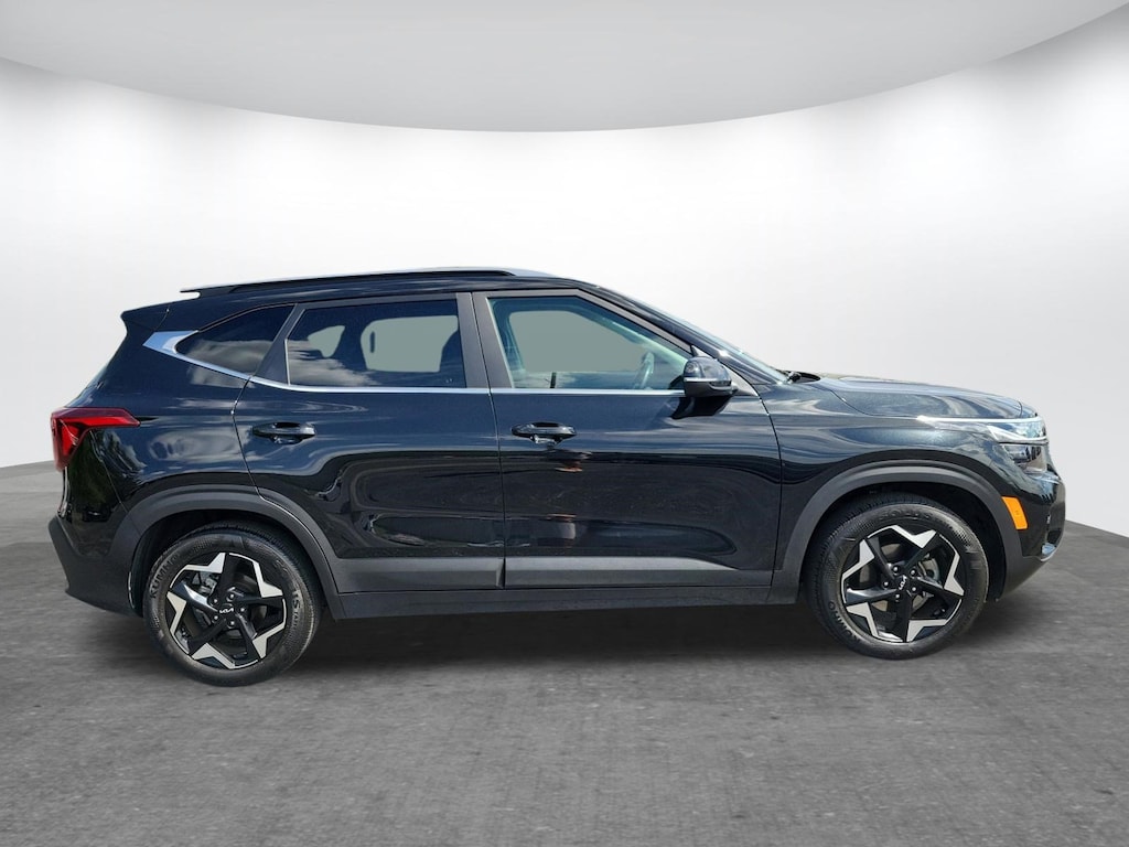 Used 2024 Kia Seltos EX SUV