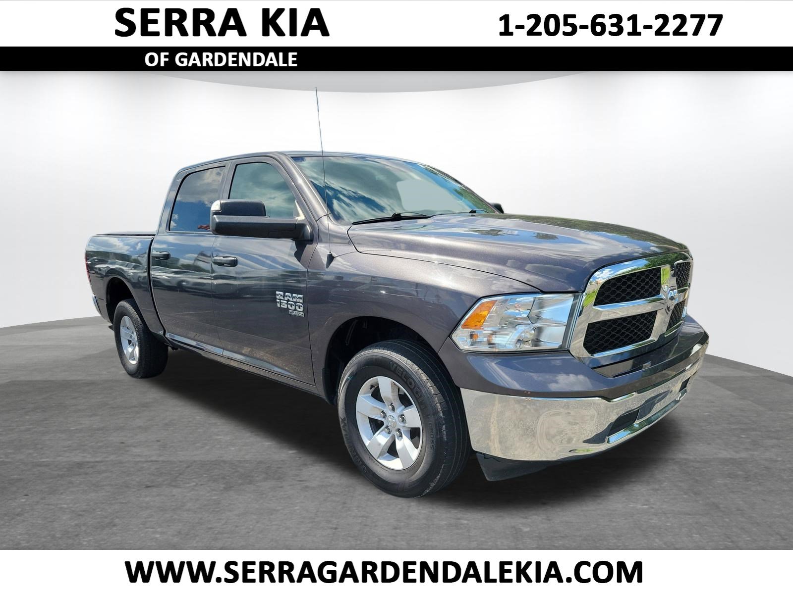 2022 RAM 1500 Classic SLT 4x4 Crew Cab 5'7's photo