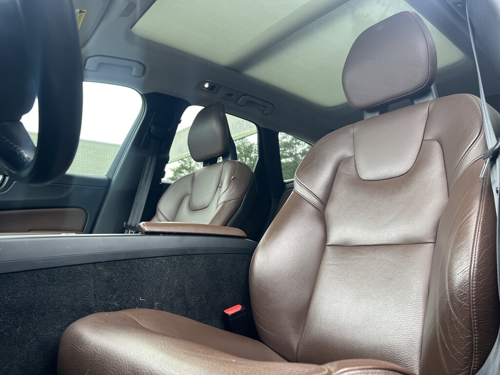 Used 2018 Volvo XC60 T5 AWD Momentum SUV