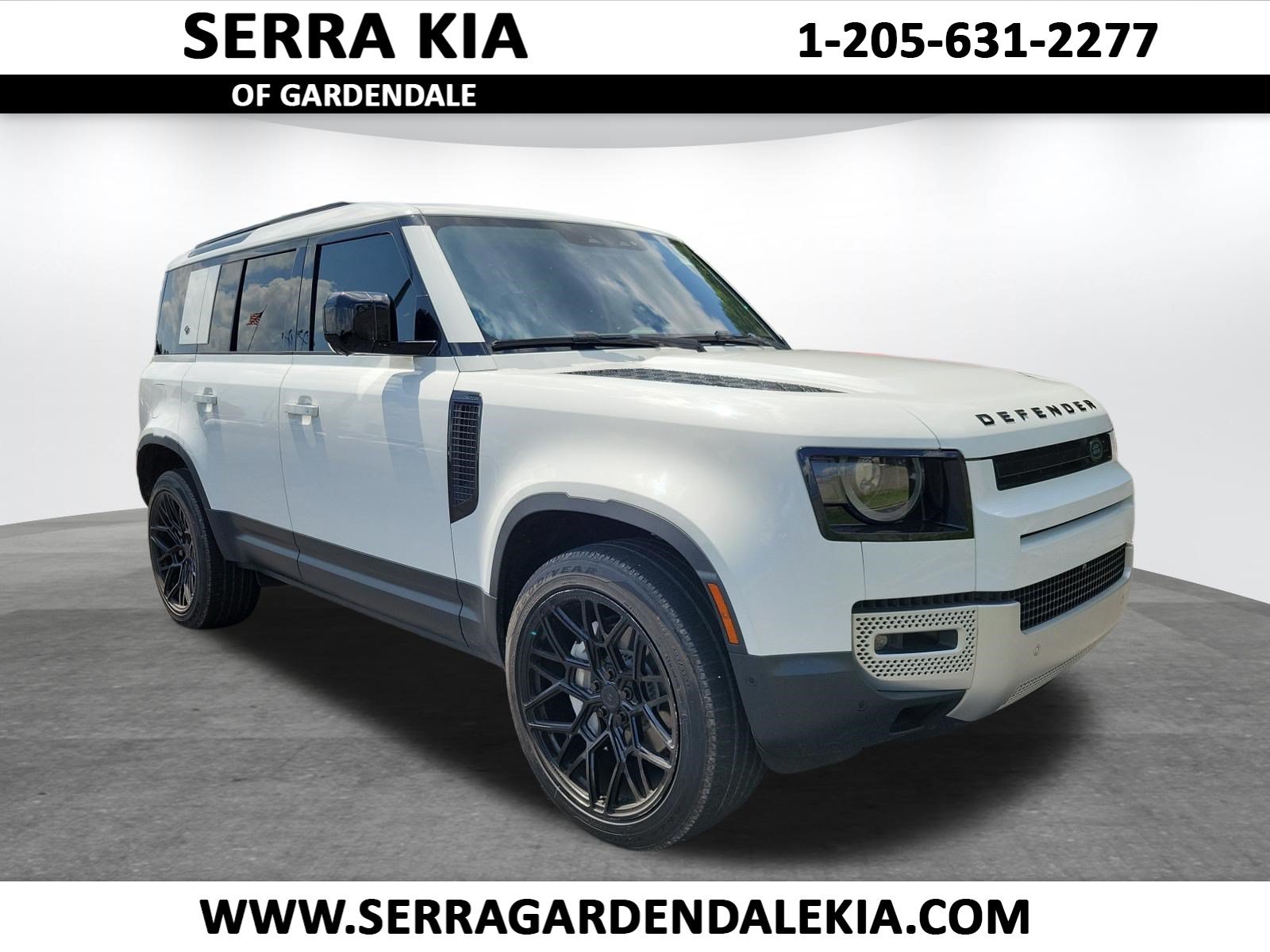 2020 Land Rover Defender SE's photo