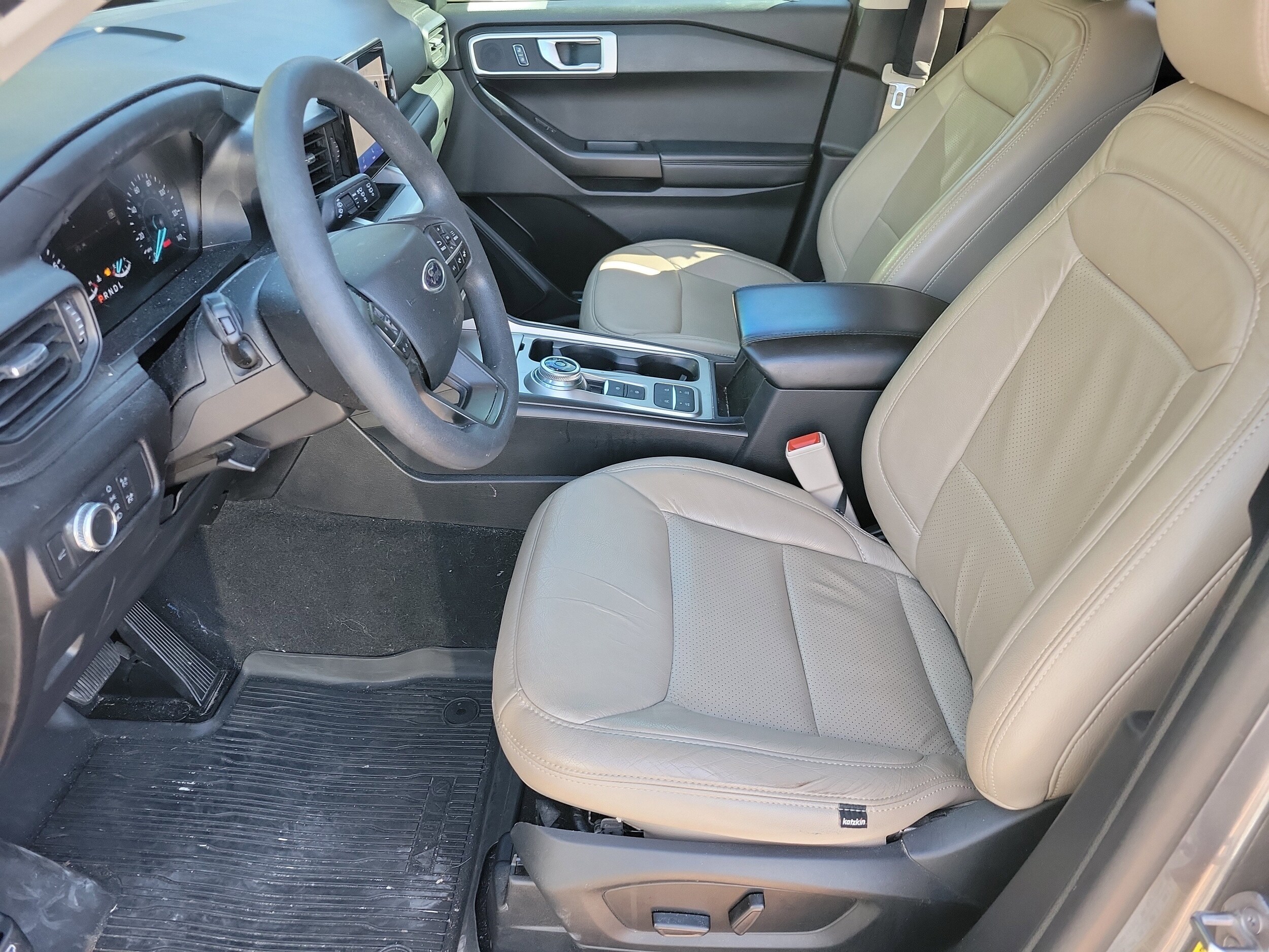 2021 Ford Explorer Base photo 3