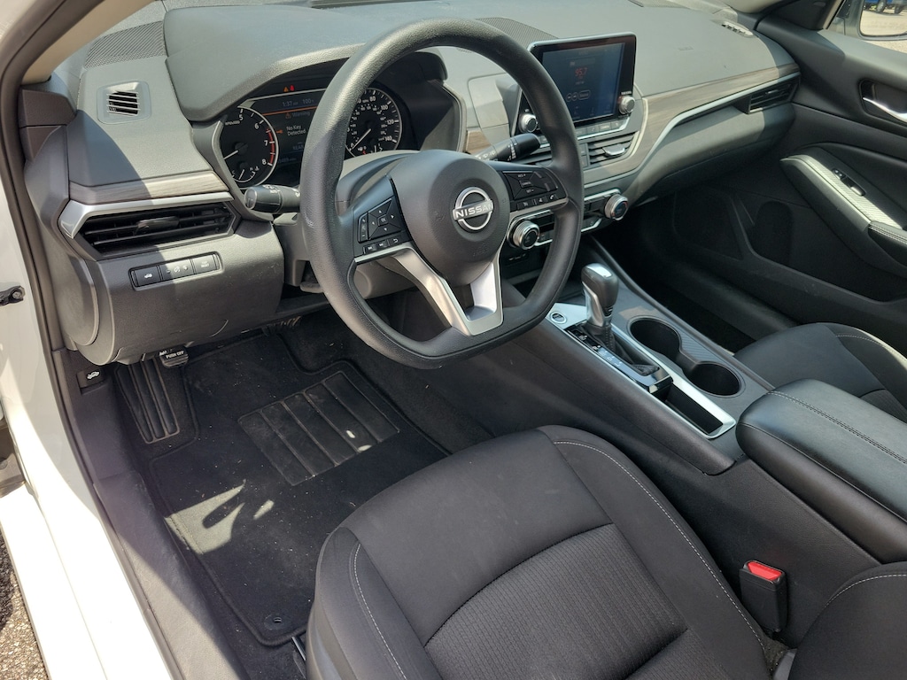 Used 2025 Nissan Altima SV Sedan