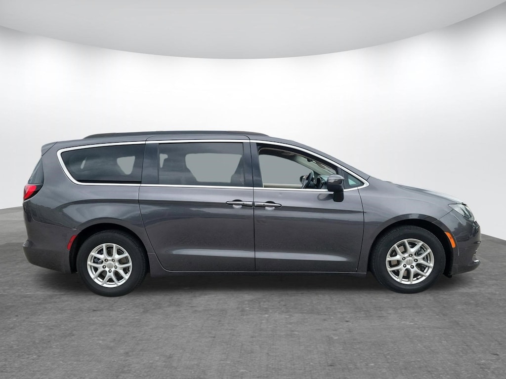 Used 2020 Chrysler Voyager LXI Van Passenger Van