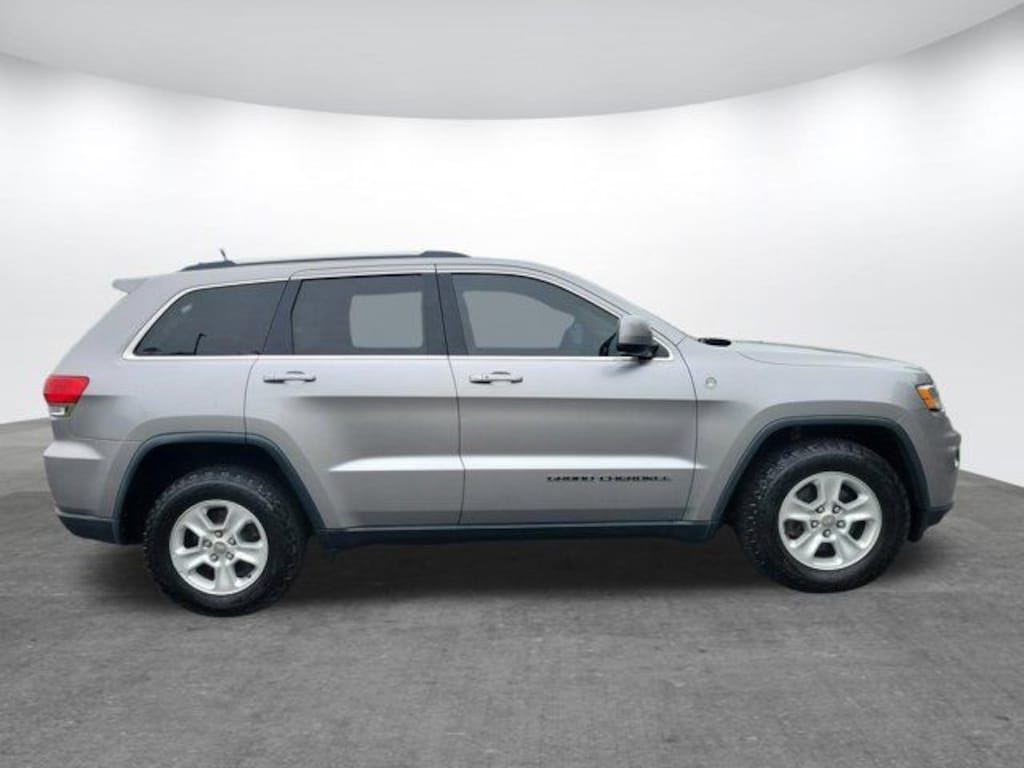Used 2017 Jeep Grand Cherokee Laredo 4x4 SUV