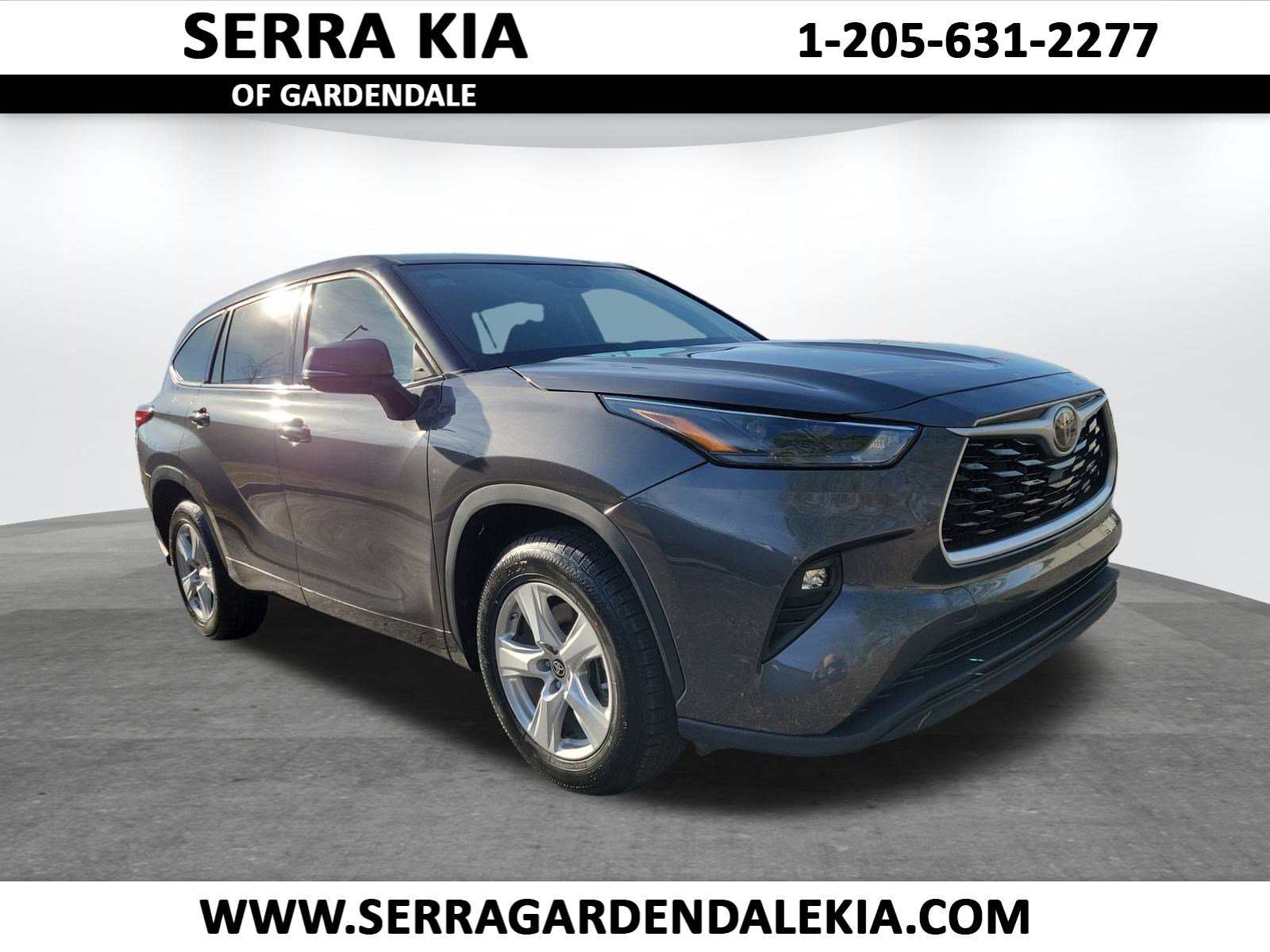 2022 Toyota Highlander LE's photo