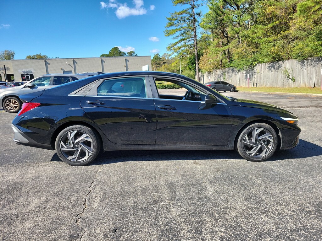 Used 2025 Hyundai Elantra Limited Sedan