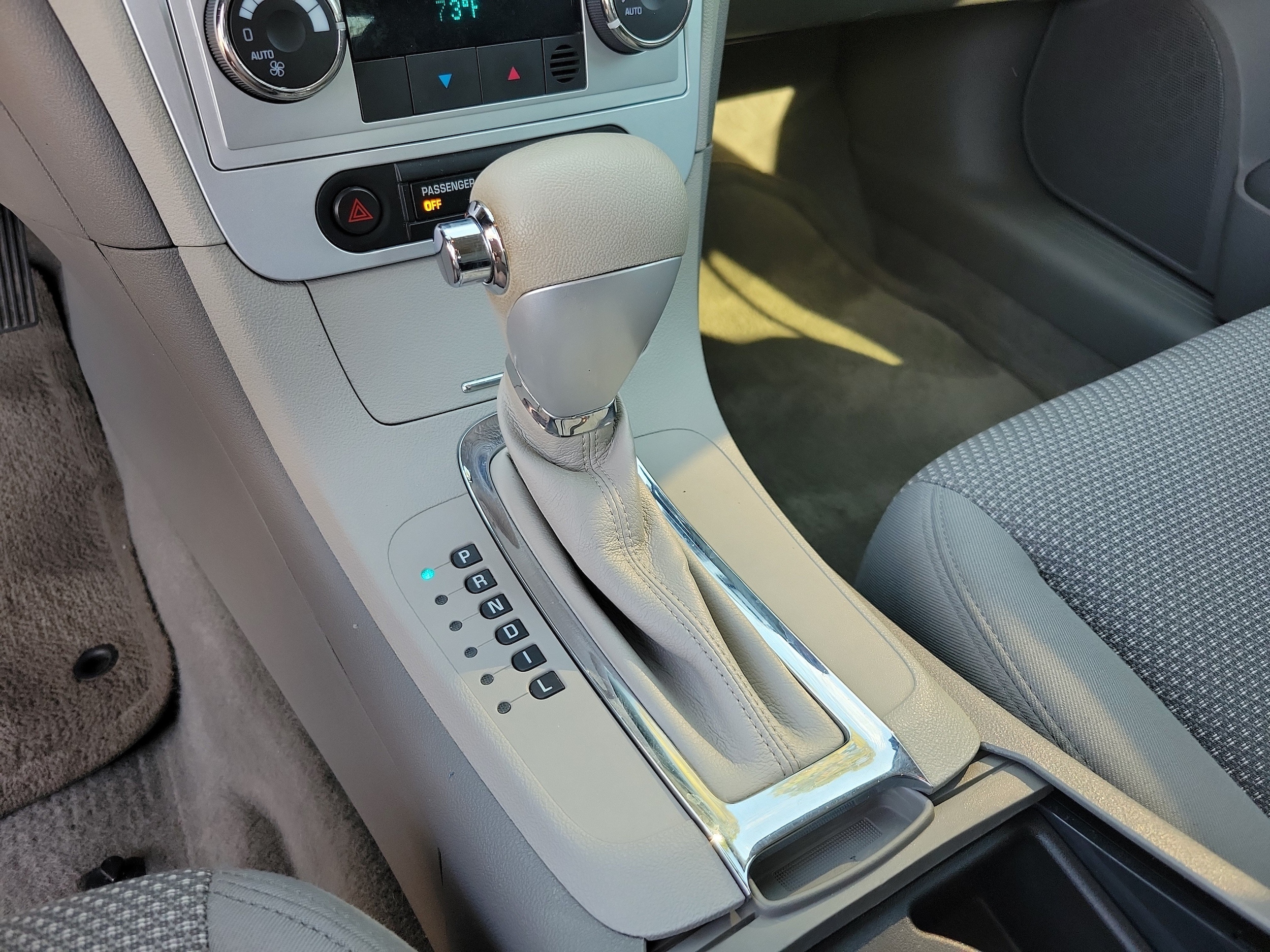 2010 Chevrolet Malibu Hybrid - Photo 12