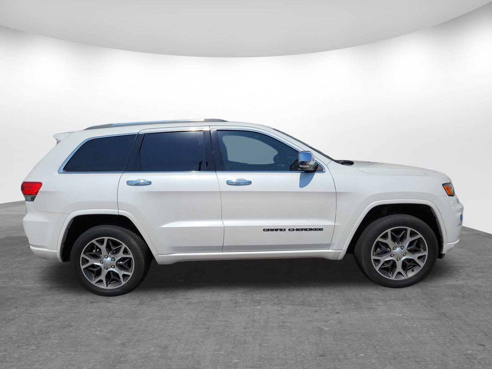 2020 Jeep Grand Cherokee Overland photo 2