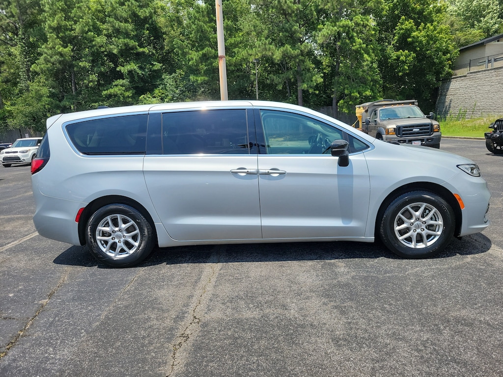 Used 2024 Chrysler Pacifica Touring L Van Passenger Van