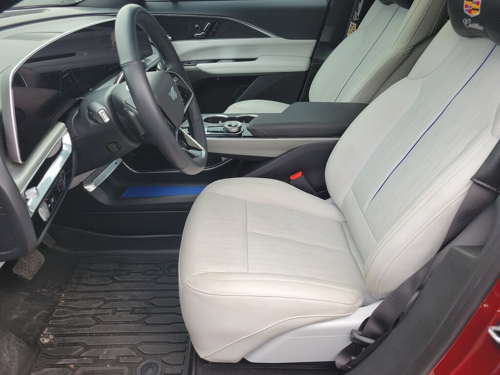 Used 2024 CADILLAC LYRIQ Luxury SUV