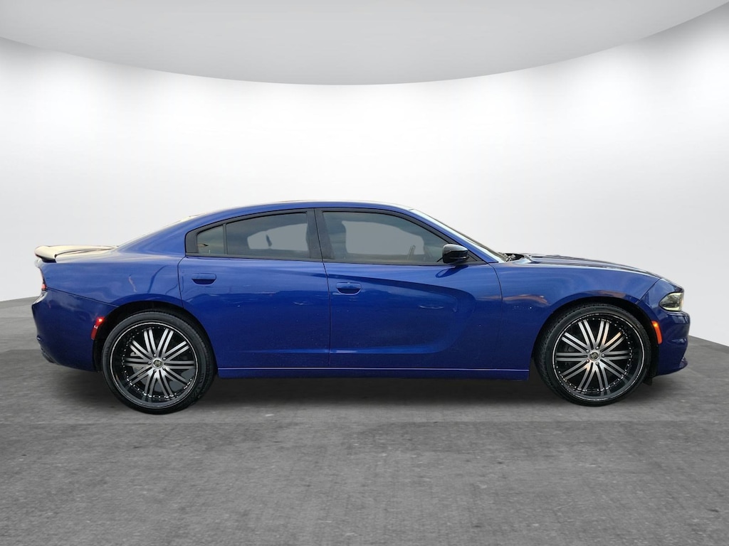Used 2018 Dodge Charger SXT Sedan