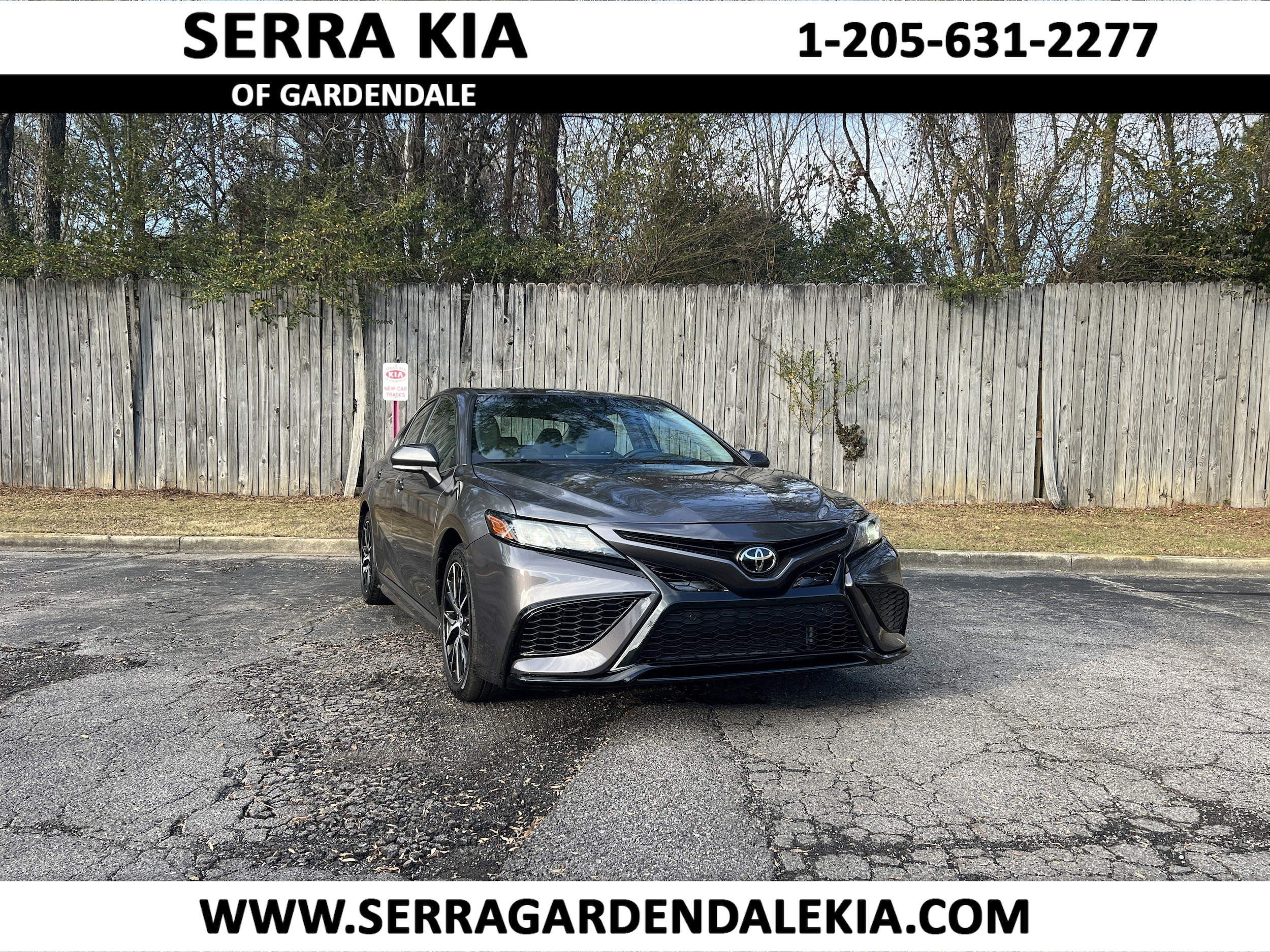 2022 Toyota Camry SE's photo