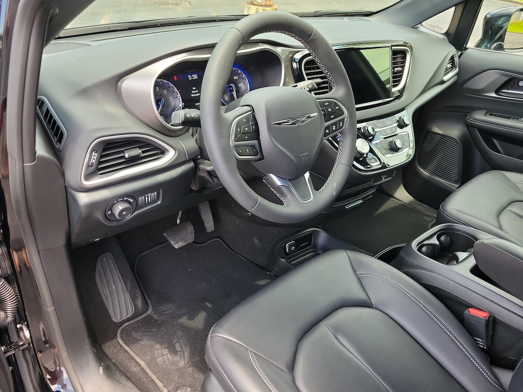 Used 2026 Chrysler Pacifica Select Van Passenger Van