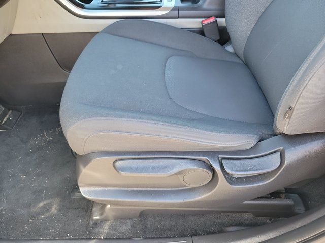 2023 Kia Carnival LX - Photo 13