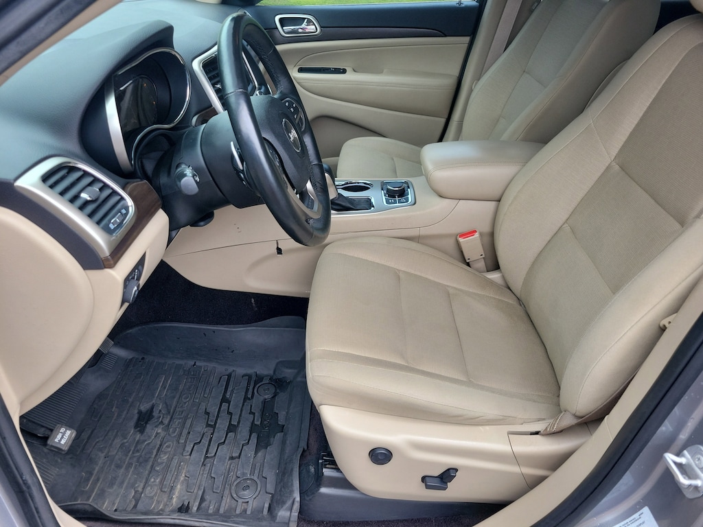 Used 2017 Jeep Grand Cherokee Laredo 4x4 SUV